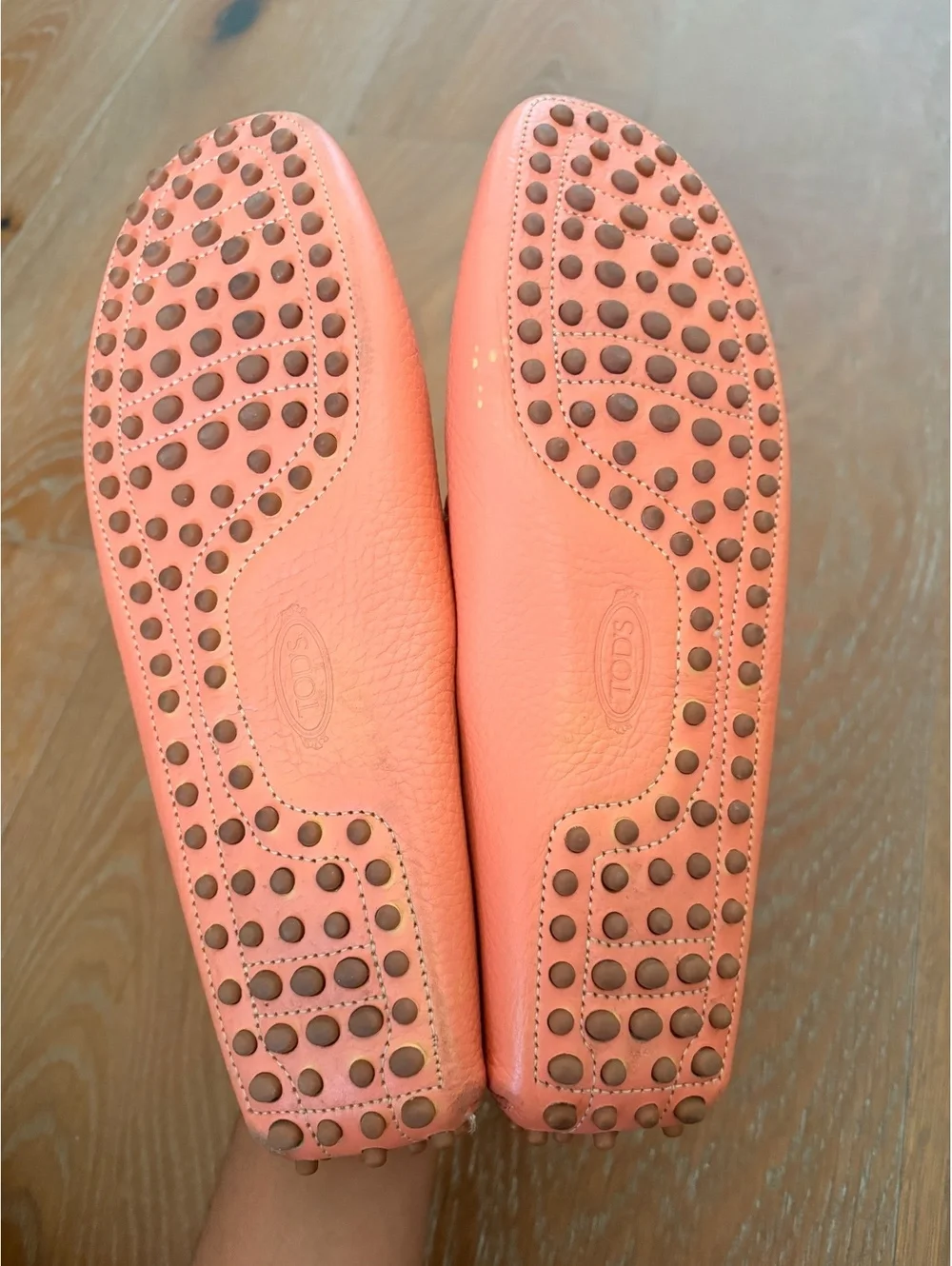 Tod's Coral Leather Driving Loafers Classic Quiet Luxury Size 7.5